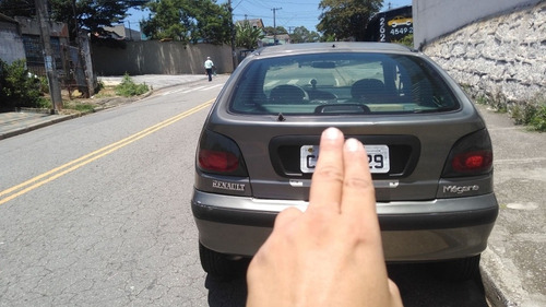 Imagem 2 de 13 de Renault Megane 2000 1.6 Rn 5p