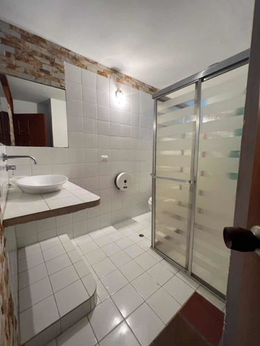 Imagen 7 de 16 de Amr Vende Espaciosa Y Bella Casa En La Urb. Merida