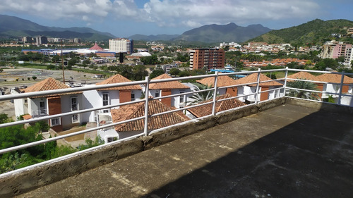 Imagen 12 de 16 de En Venta Town House Playa El Angel. Playa Moreno. Pampatar.