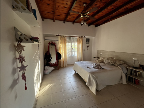 Vendo Casa Con Pileta En Caseros, Entre Ríos.