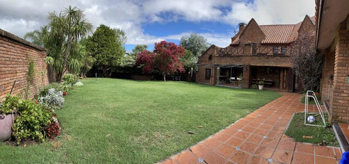 Hermosa Casa En Zona Residencial Colonia