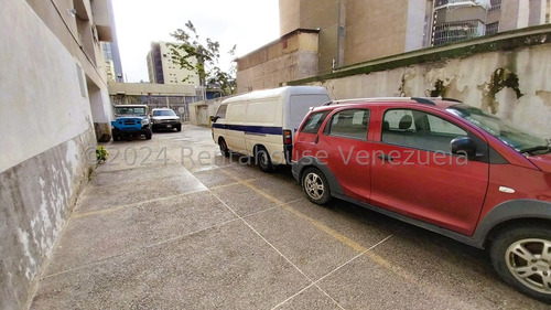 Local Para Taller Mecánico O Afines A Pie De Calle En Alquiler, Urb. La Urbina