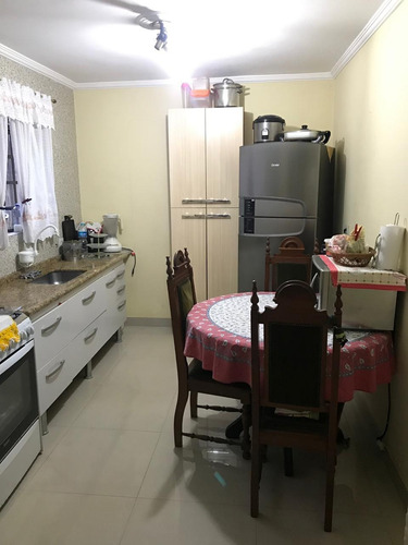 Sobrado De 3 Dormits, 3 Banheiros, Sala De Estar E Jantar
