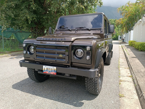 Land Rover Defender 2004.