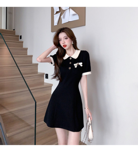 Vestido Corto En Forma De A Negro Ajustado A La Cintura Para
