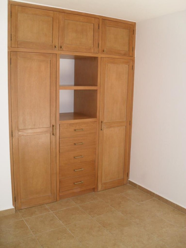 Depto. En Excelentes Condiciones, Totalmente Remodelado, Cerca Cu, Plaza Oasis