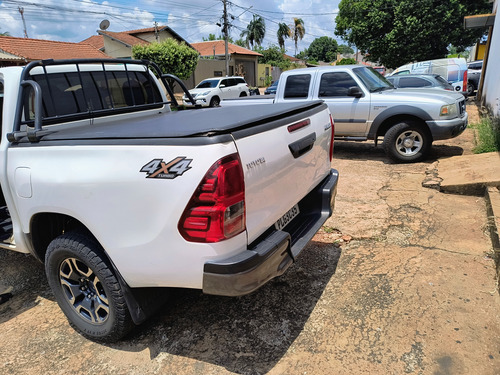 Toyota Hilux 2.8 Tdi Std Cab. Dupla 4x4 4p