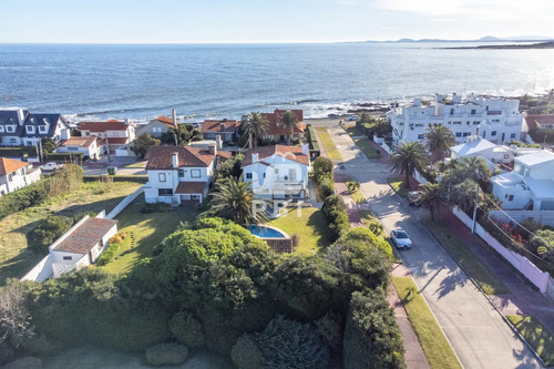 Casa Modernizada 5 Dormitorios En El Corazón De La Península - Ref : Pbi15014