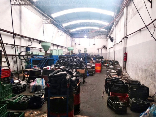 Imagen 1 de 2 de Galpón En Zona Industrial De 840m2 En Villa Maipú