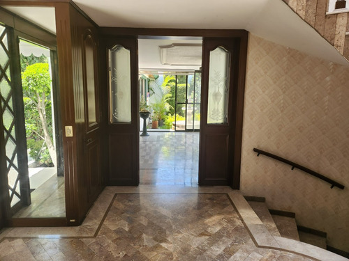 Casa En Renta En Cd. Satélite, Naucalpan, 4 Recámaras, 6 Estacionamientos