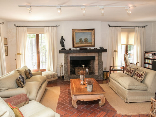 Casa Con Precioso Jardín - Carrasco Ref. 913
