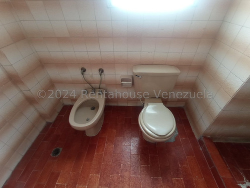 Apartamento En Venta Economico Grande Cómodo Cn 125 Metros 4 Habitaciones 2 Baños Zona Centro Maracay Agua Constante Seguridad Nela 2425950