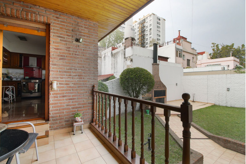 Venta Casa 5 Ambientes Jardin Y Cochera Playroom