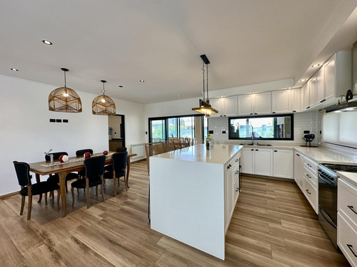 Casa En Venta En Horizontes Al Sur 4 Ambientes Con Pileta