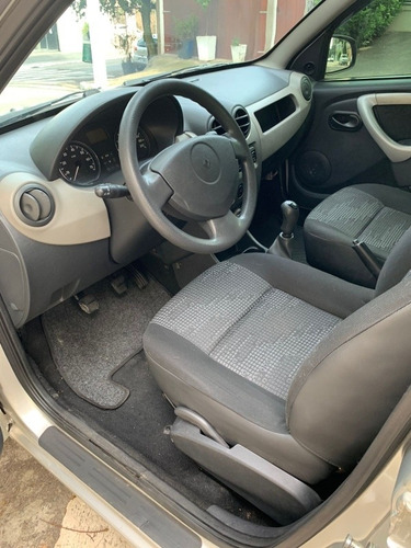 Imagem 7 de 15 de Renault Sandero 2010 1.0 16v Expression Hi-flex 5p