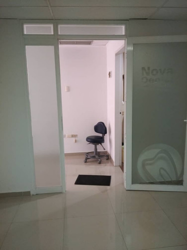 Imagen 6 de 14 de Local Comercial En Centro Diagnóstico Del Norte Ubicado En Urb. Las Quintas De Naguanagua