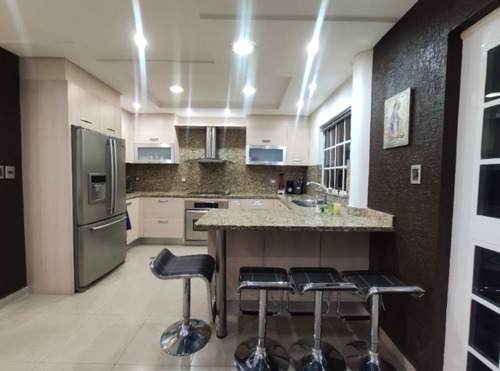 Imagen 3 de 16 de Townhouse En El Trigar Norte Res Monte Plata