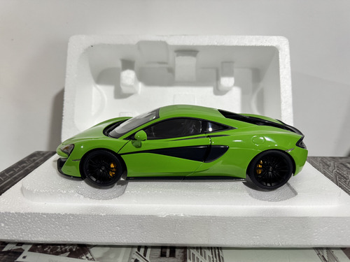 Auto Escala 1/18 Mclaren 570s