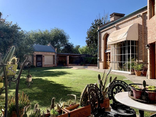 Imagen 23 de 30 de Casa En Venta En Barrio Jardín Espinosa. 3 Dormitorios. Quincho Y Pileta.