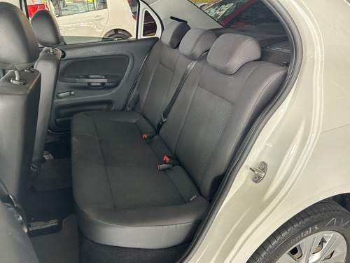 Volkswagen Voyage 1.6 16V MSI TOTALFLEX 4P AUTOMÁTICO
