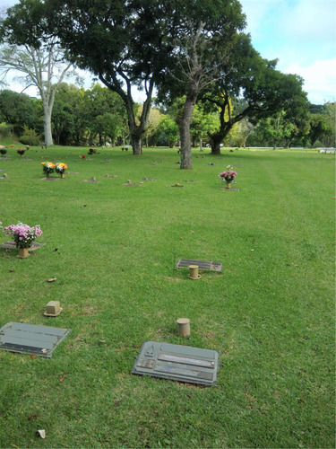 Jazigo 3 Gavetas E Lápide Área Super Nobre Cemitério Parque Iguaçu C/ Taxa De Transferência Inclusa