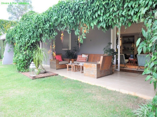 Imagem 16 de 30 de Casa Fantástica Sólida, Recém Reformada, Muito Bem Distribuída, Com Lindo Projeto Arquitetônico, Em Localização Privilegiada, Em Condomínio Fechado De - Ca01012 - 71016468