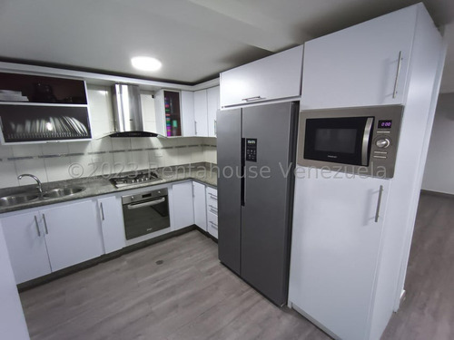 Imagen 11 de 30 de Hermoso Townhouse Ubicado En Conjunto Cerrado Con Pozo, Vigilancia Privada Y Doble Porton De Acceso, Es Moderno Y Tendencia Minimalista, Cuenta Con Su Cocina Empotrada Equipada, Pisos Laminados