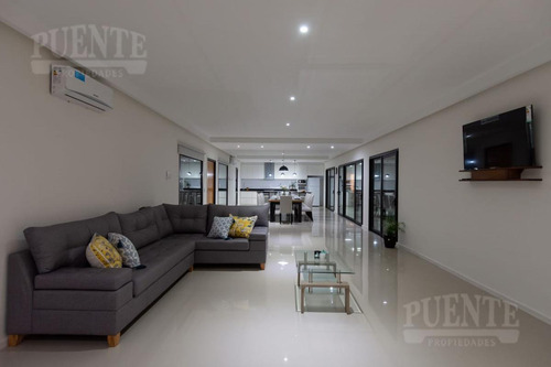 Imagen 3 de 24 de Casa - Estancia Villa Maria - Venta Con Renta