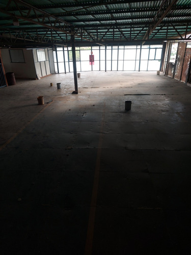 Excelente Galpon De 1.300 Mts Dé Construcción En 1.400 Terr.