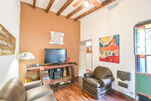 Casa De 4 Dormitorios En Venta - Reciclada - Alberdi