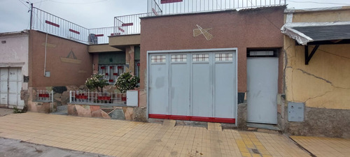 Venta De Casa + Departamento Guaymallén