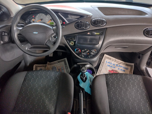 Imagem 8 de 9 de Ford Focus Hatch Gl 1.6 8v Gasolina Manual