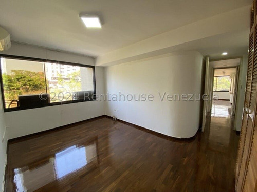 Espectacular Apartamento Con Bella Vista Panorámica En La Tahona. #25-15992