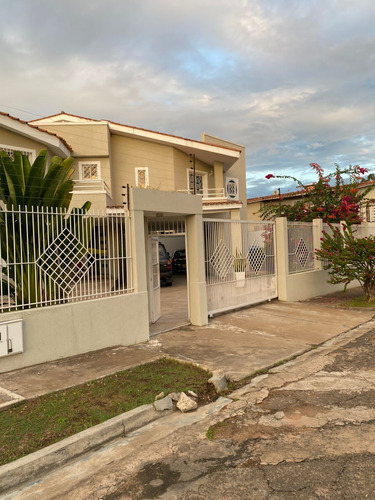 Se Vende Hermosa Quinta En  Los Saltos, Puerto Ordaz 