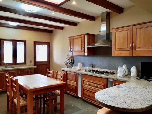 Estilo Colonial Con Increíble Vista Al Cerro La Campana