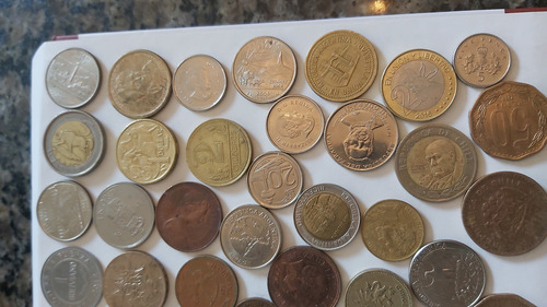 Vendo Moedas De Vários Países Uma Verdadeira Diversidade