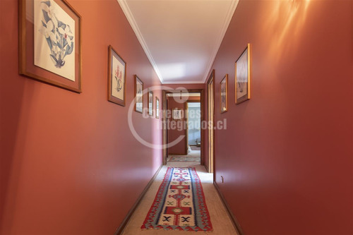Casa En Venta De 6 Dorm. En Las Condes