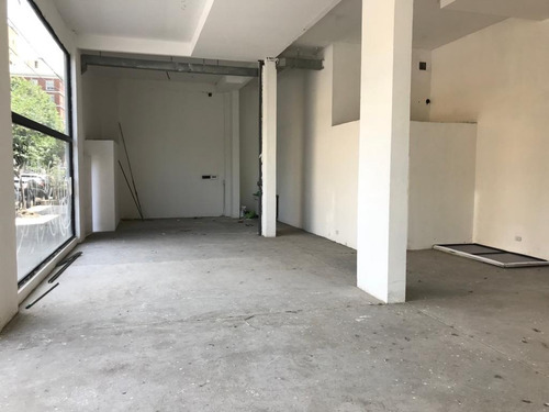 Imagen 3 de 8 de Excelente Local Con Doble Altura En Esquina - 150 Metros