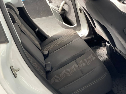 Imagen 14 de 22 de Peugeot 2008 1.6 Allure