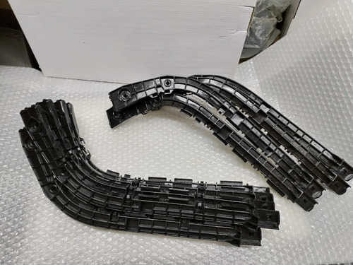 Guia De Parachoque Trasero Toyota Fortuner 2008 2009 2011