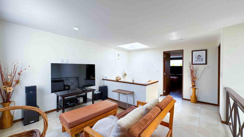 Casa En Venta En Calimaya, Con Excelente Mantenimiento.