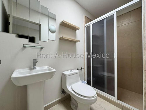 Casa Semiamueblada De 3 Recámaras. Renta, Sonterra