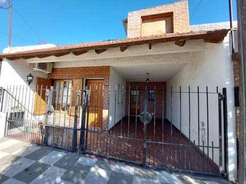 Casa De 4 Habitaciones Con Cochera + Todos Los Servicios