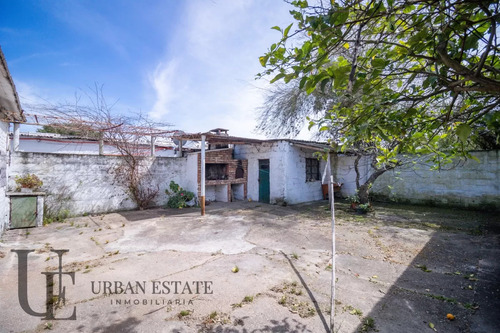 Venta Casa 2 Dormitorios + Apartamento De Servicio, En Pando