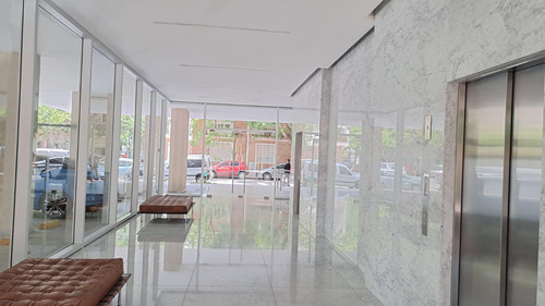 Departamento De Tres Ambientes En Pasaje Del Golf, Belgrano.