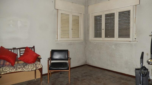 Imagen 4 de 11 de Venta- Casa Tres Ambientes En Bernal - A Reciclar.