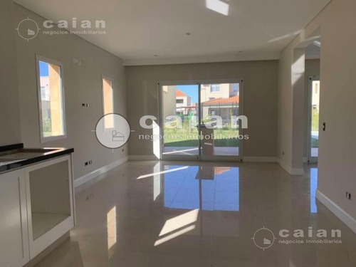 Imagen 8 de 26 de Casa De 4 Ambientes, Estudio Y Dependencia Sobre Lote Interno En Las Tipas, Nordelta