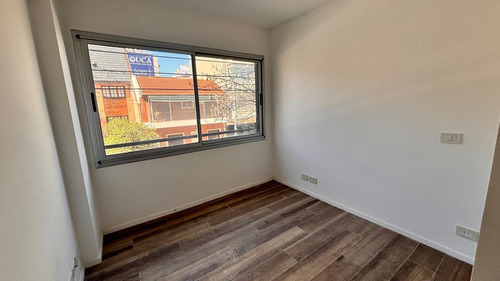 Venta Departamento 2 Ambientes Habitación En Suite Y Toilette - En San Jose De Calasanz Al 800