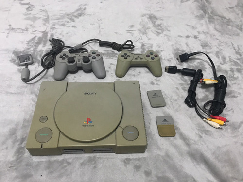 Playstation 1 Fat Scph-9001 Com Acessórios Genuínos (Usado)