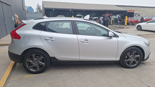 Volvo V40 2.0 T4 AUTO LIMITED CROSS COUNTRY 4WD